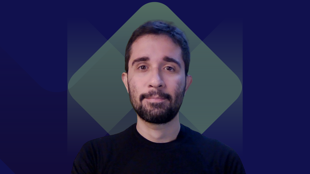 Foto de rosto do professor Leo Ramos